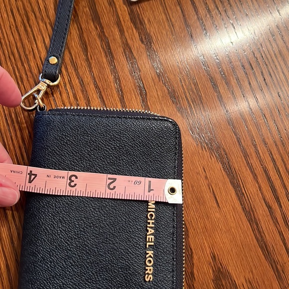 Michael Kors Wristet - Picture 9 of 9